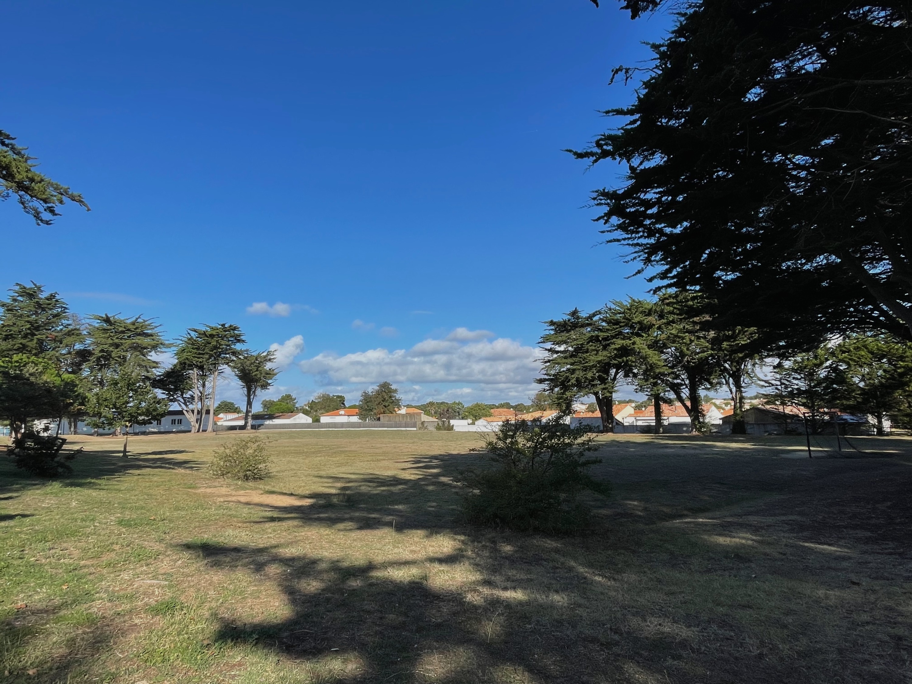 Espace extérieur pour classes découvertes aux Gatinelles